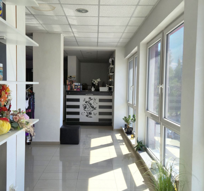 PRENÁJOM komerčného priestoru (100 m2) v centra Humenného