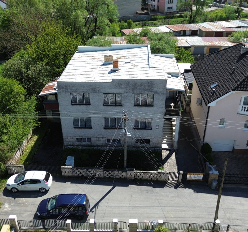 EXKLUZÍVNE NA PREDAJ:  3.podlažný dom v meste Snina