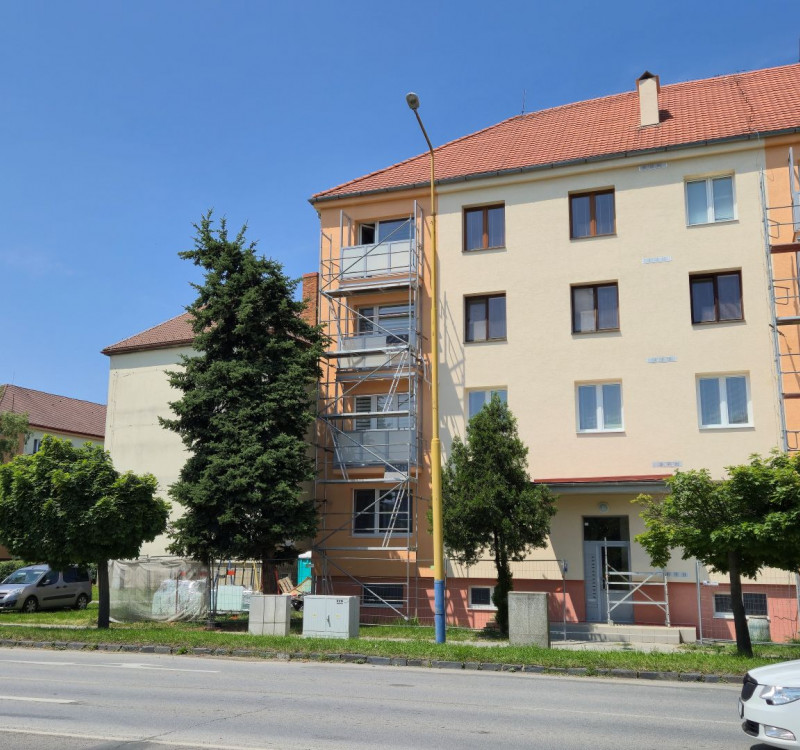 PREDAJ 1 izbového bytu blízko centra v HUMENNOM