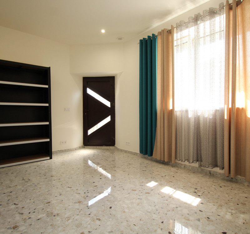 NA PRENÁJOM: Kancelárske priestory + 3-izbový apartmán – Košice