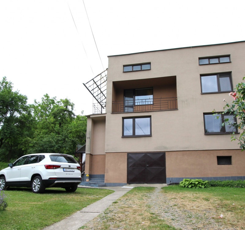 EXKLUZÍVNY PREDAJ-KRÁSNY 2 podlažný rodinný dom v obci BREKOV