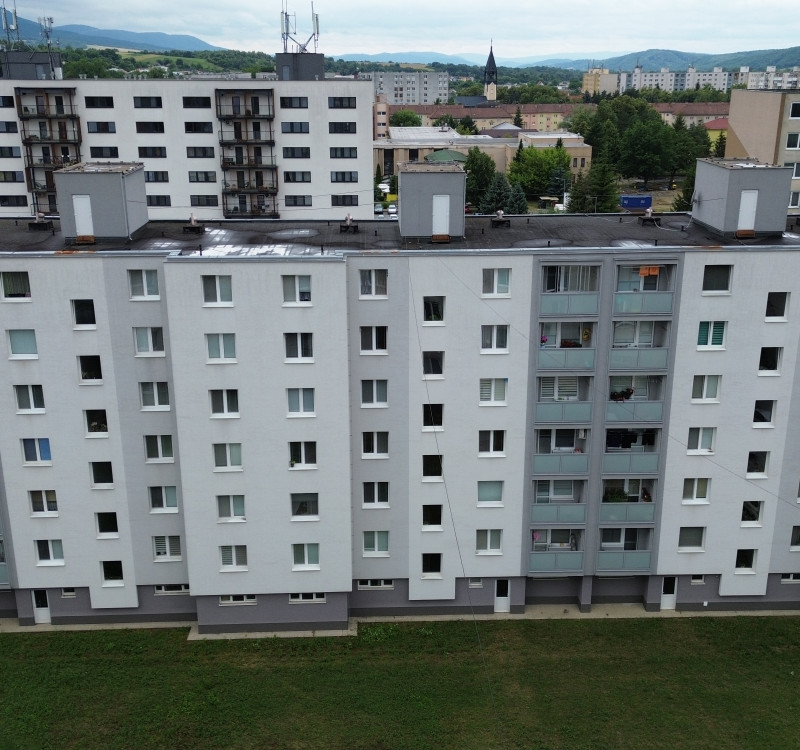 🏠 Na predaj: 3-izbový byt v pôvodnom stave – centrum Sniny