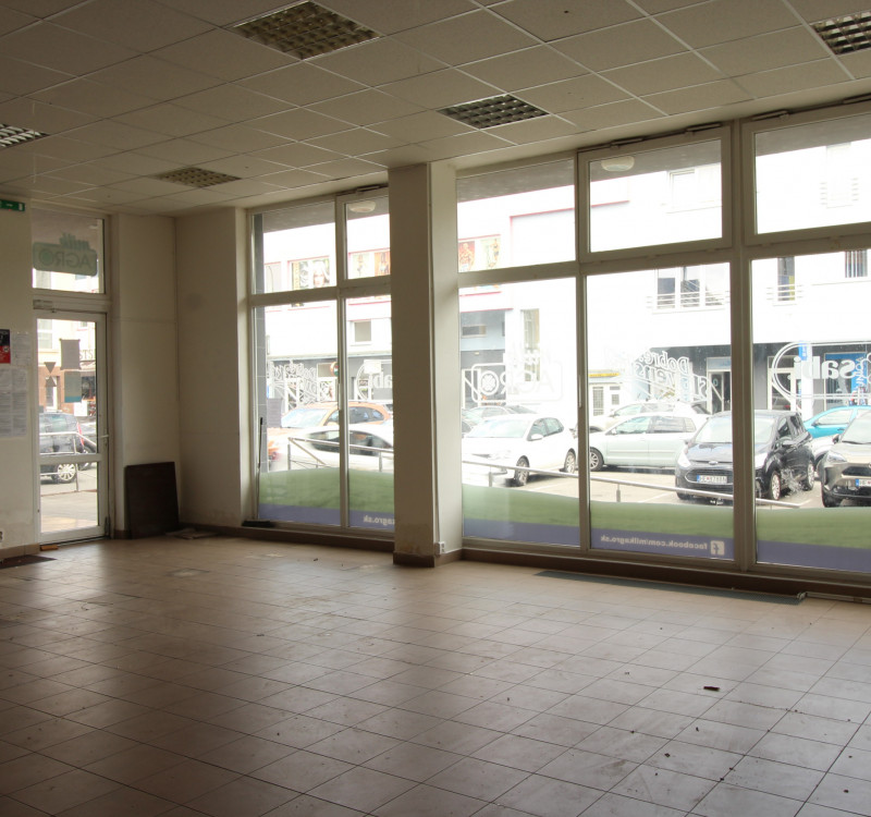 ZNÍŽENÁ CENA - Na prenájom - Lukratívny priestor v centre mesta Humenné