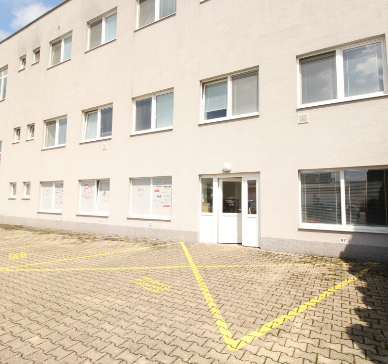 Na prenájom - priestor na prízemí 120m2 na ul. Tolstého v meste Humenné