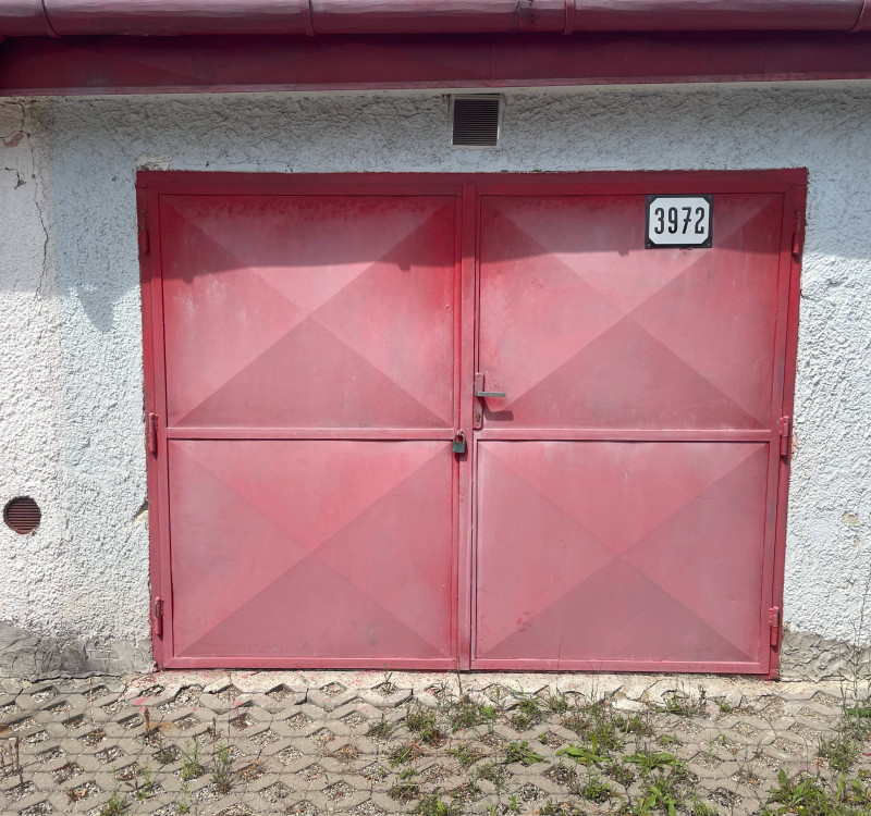 PREDANÉ - Exkluzívne na predaj garáž na Laboreckej ulici v meste Humenné