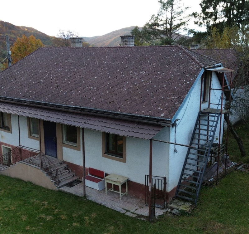 PREDAJ DOMU SO ZÁHRADOU V OBCI UBĽA