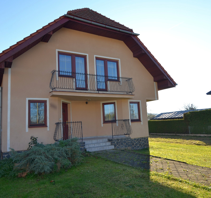 Na prenájom priestranný rodinný dom v obci Modra nad Cirochou