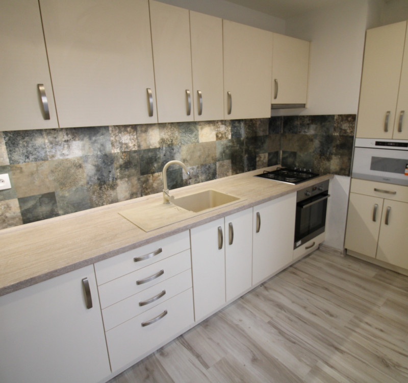 Rezervované - Na prenájom zrekonštruovaný 2 izbový byt v centre mesta Humenné