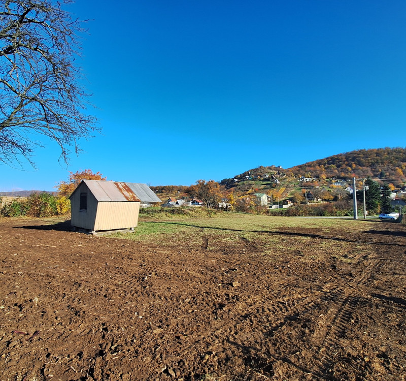 EXKLUZÍVNE NA PREDAJ INVESTIČNÝ POZEMOK NA ZEMPLÍNSKEJ ŠÍRAVE