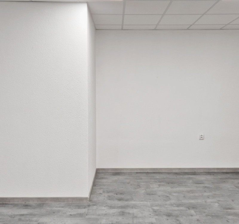 PRENÁJOM komerčného priestoru (32,50 m2) blízko centra Humenné