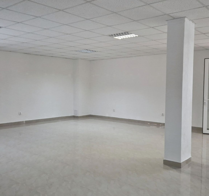 PRENÁJOM obchodného priestoru v centre Humenného (74 m2)