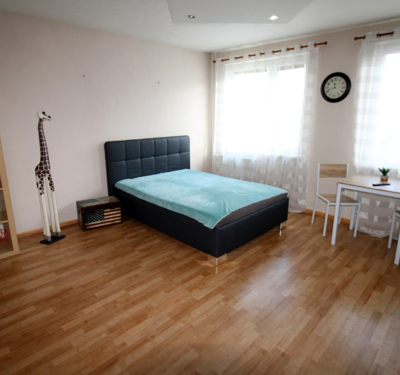 Na prenájom priestranná a zariadená garsónka v meste Humenné