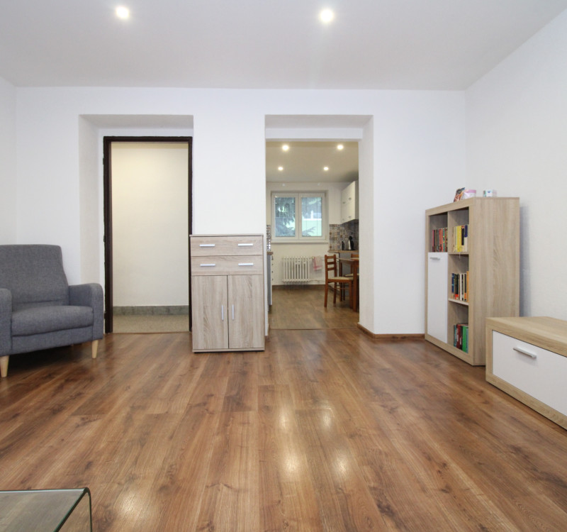 NA PRENÁJOM VEĽKÝ 2-IZBOVÝ BYT 69 m², ul. KRÁTKA, HUMENNÉ