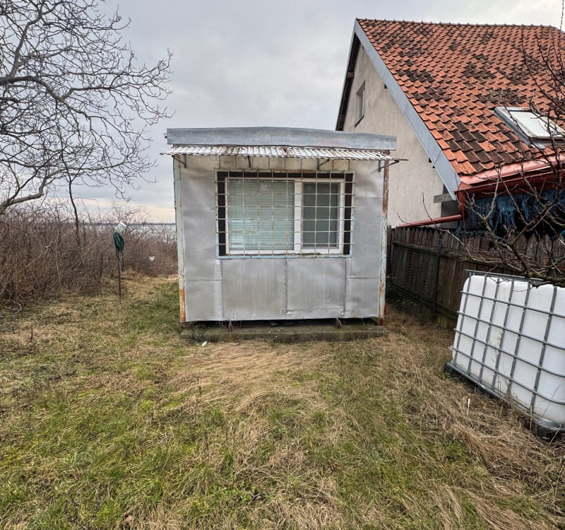 Na predaj Vinica s obytnou unimobunkou len pár minút od Zemplínskej šíravy