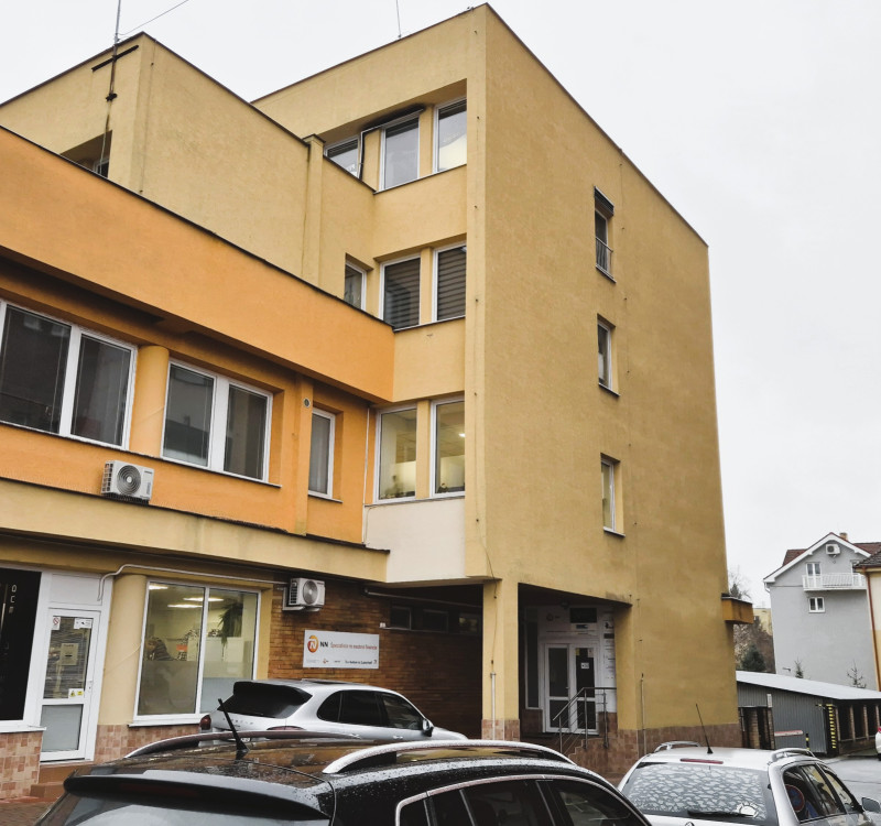 PRENÁJOM kancelárskych priestorov (17,60 m2) v CENTRE MESTA HUMENNÉ