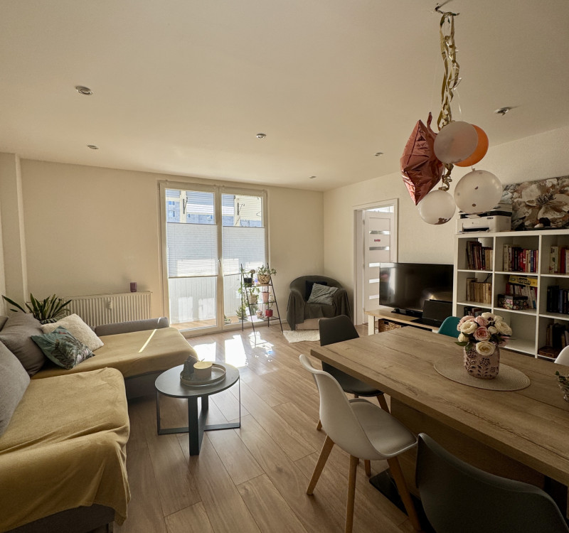 Na predaj veľký 5 izbový byt s balkón na sidl. III v Humennom