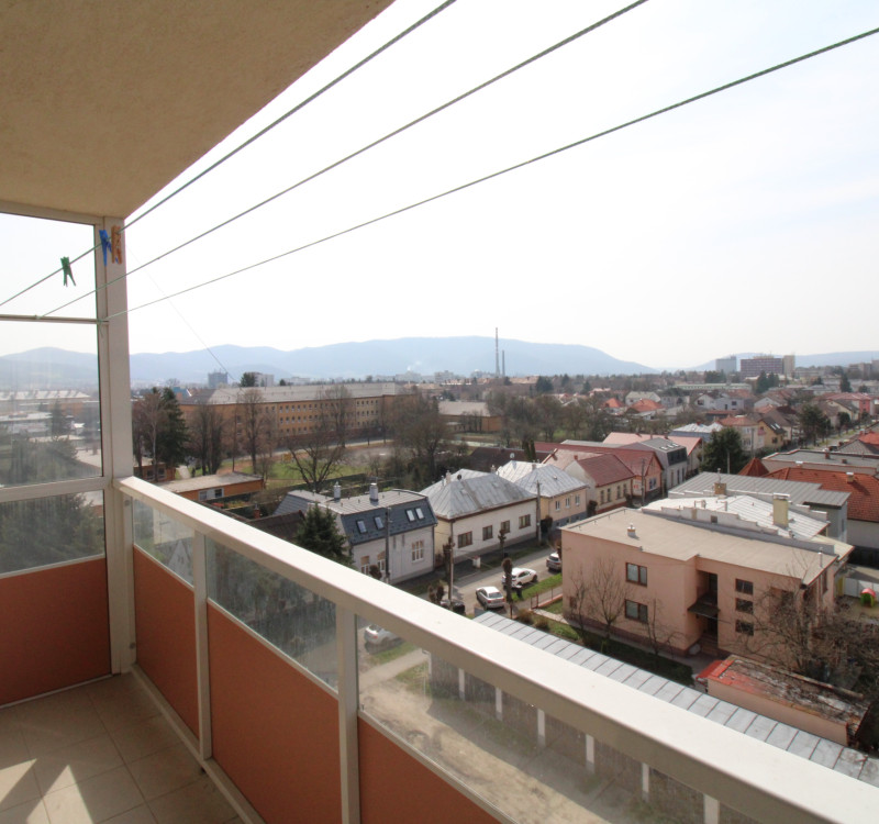 ZNÍŽENÁ CENA NA PREDAJ 3,5 -IZBOVÝ BYT ul. MIEROVÁ HUMENNÉ