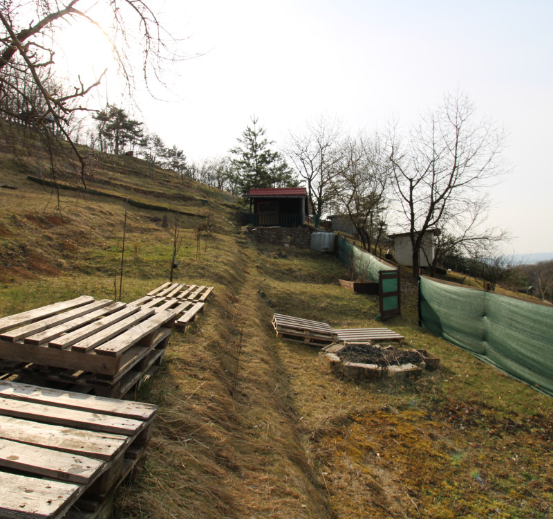 NOVINKA - NA PREDAJ pozemok 800m2 v ZO Poniklec pri meste Humenné