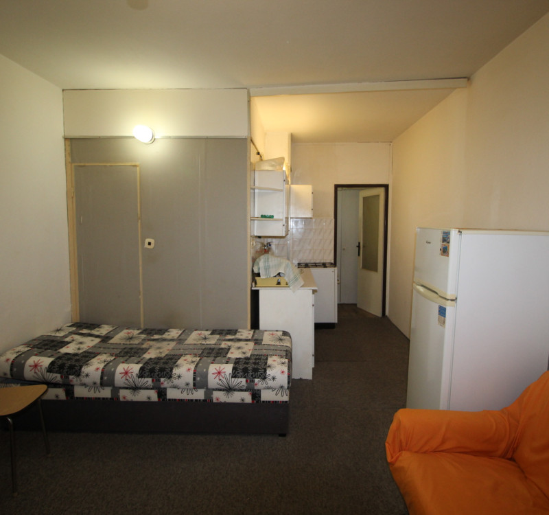 NA PRENÁJOM - Garsónka v pôvodnom stave na Sídlisku III v meste Humenné