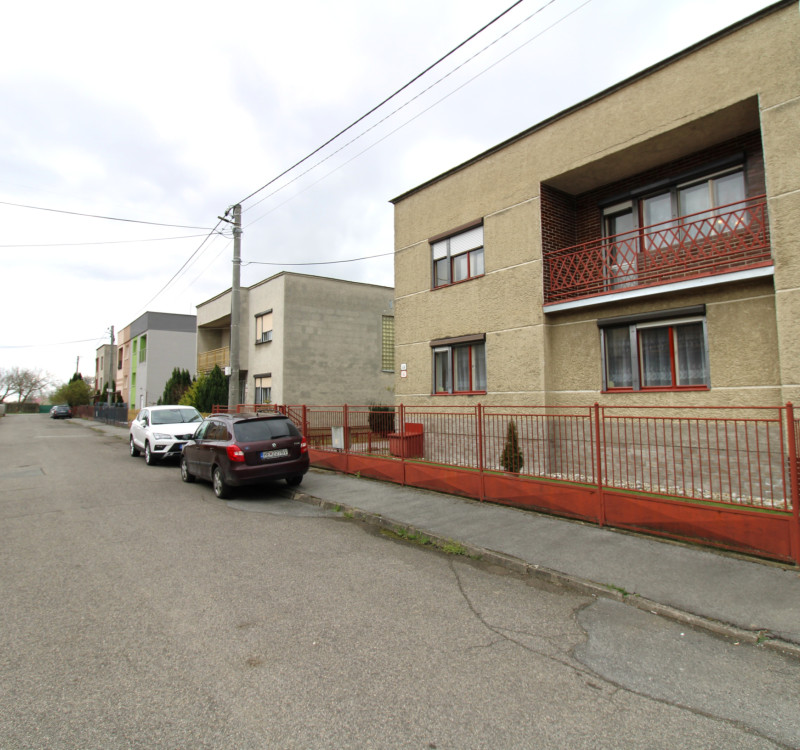 NA PREDAJ RODINNÝ DOM V TICHEJ LOKALITE MESTA STRÁŽSKE