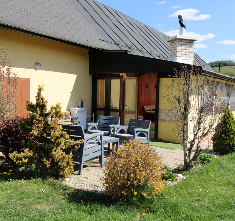 NA PREDAJ DOM GIGLOVCE blízko DOMAŠE S VLASTNOU VINÁRNIČKOU