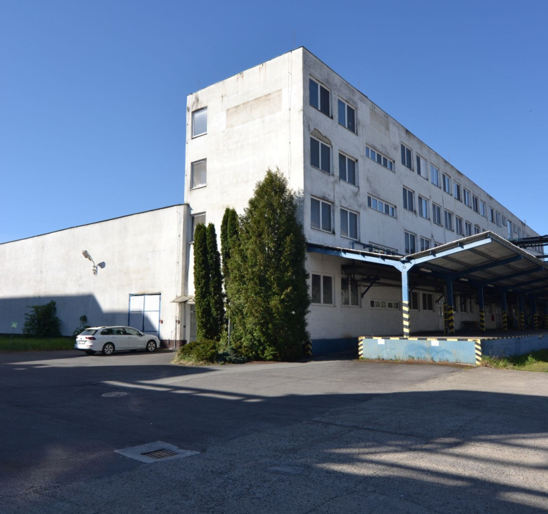FOR SALE: MANUFACTURING HALL, ADMINISTRATIVE BUILDING, AND LAND IN HUMENNÉ