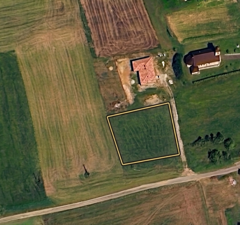 NA PREDAJ: Priestranný pozemok 2126 m² obec Víťazovce – ideálny na výstavbu rodinného domu