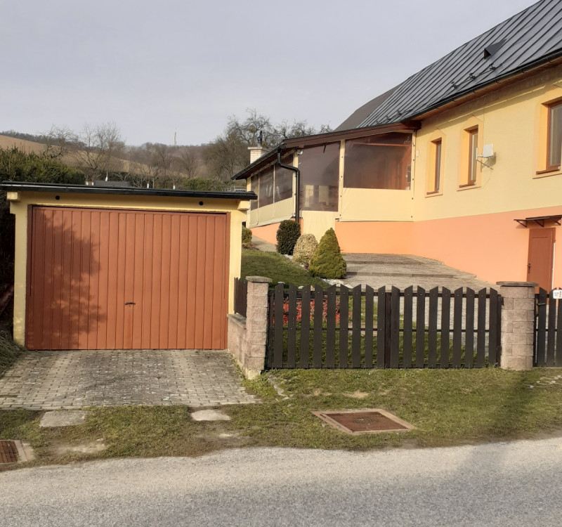 NA PREDAJ RODINNÝ DOM S VINÁRNIČKOU GIGLOVCE okr. VRANOV n/T