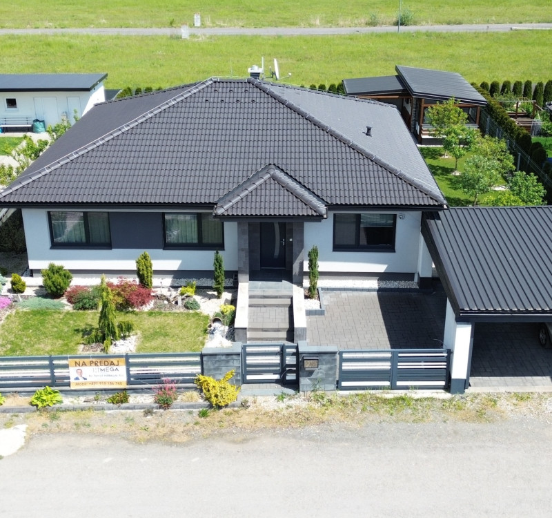 Na predaj priestranný bungalov v obci Lackovce