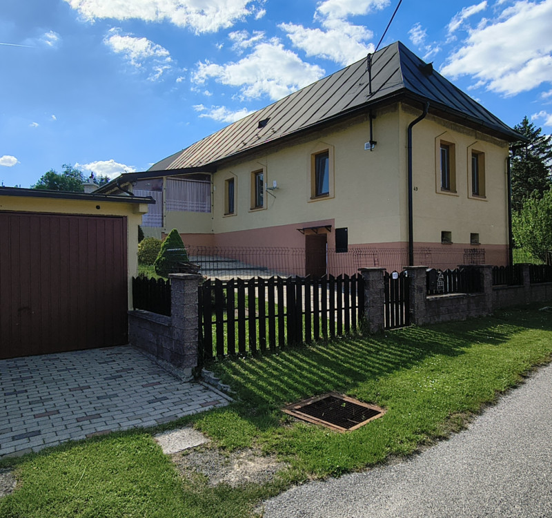 NA PREDAJ RODINNÝ DOM S VINÁRNIČKOU GIGLOVCE okr. VRANOV n/T