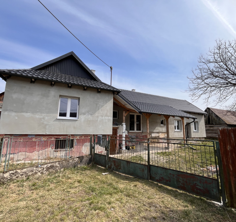 Na predaj - Dom s veľkým pozemkom v Pakostove