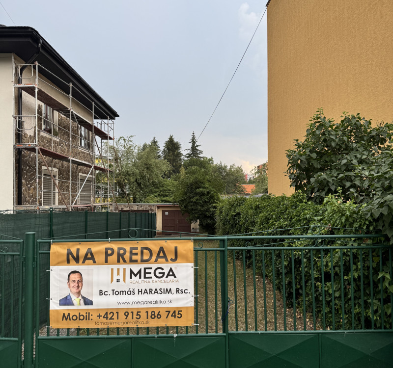 Na predaj garáž s pozemkom na sidl. IIA v meste Humenné