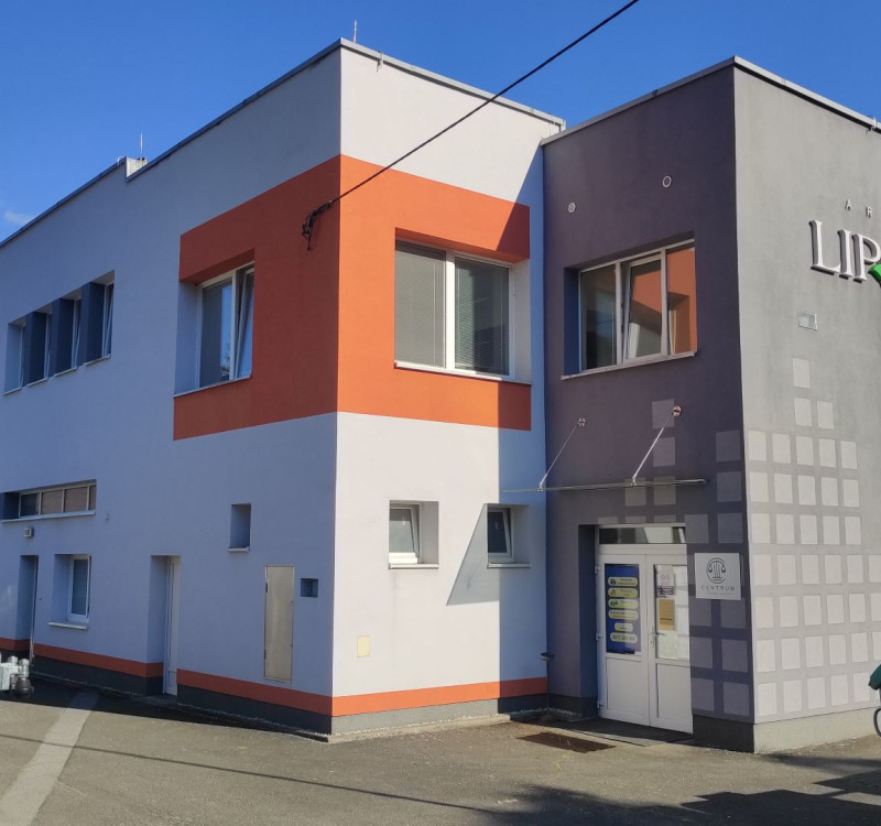 PRENÁJOM kancelárie blízko centra Humenného (15,20 m2)