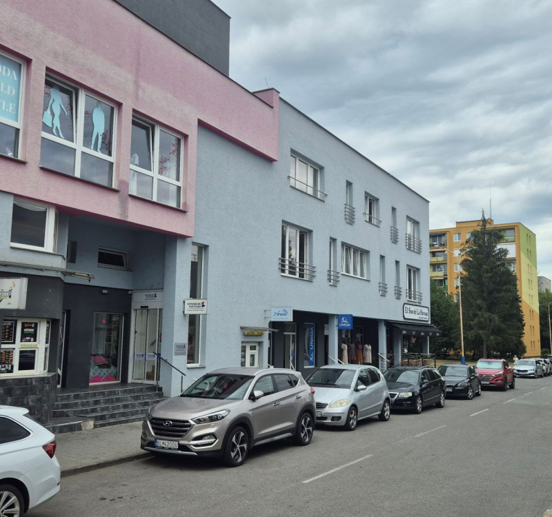 PRENÁJOM kancelárskych priestorov (42 m2) v CENTRE MESTA HUMENNÉ