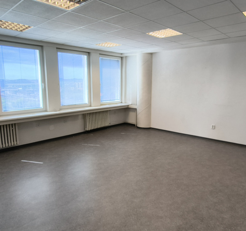 NA PRENÁJOM KANCELÁRIA IDEÁLNA NA SLUŽBY 35m² - HUMENNÉ
