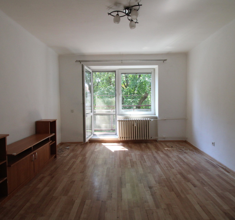 NA PRENÁJOM - Veľký 2 izbový byt, nezariadený, Sídlisko 1, Humenné