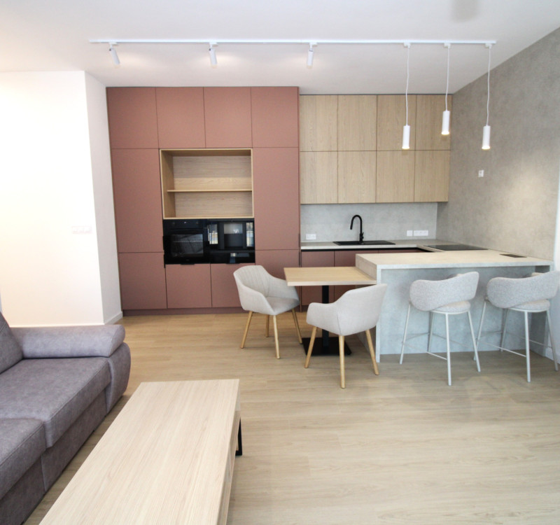 NA PRENÁJOM PRÉMIOVÝ 3-IZBOVÝ BYT – CENTRAL POINT HUMENNÉ