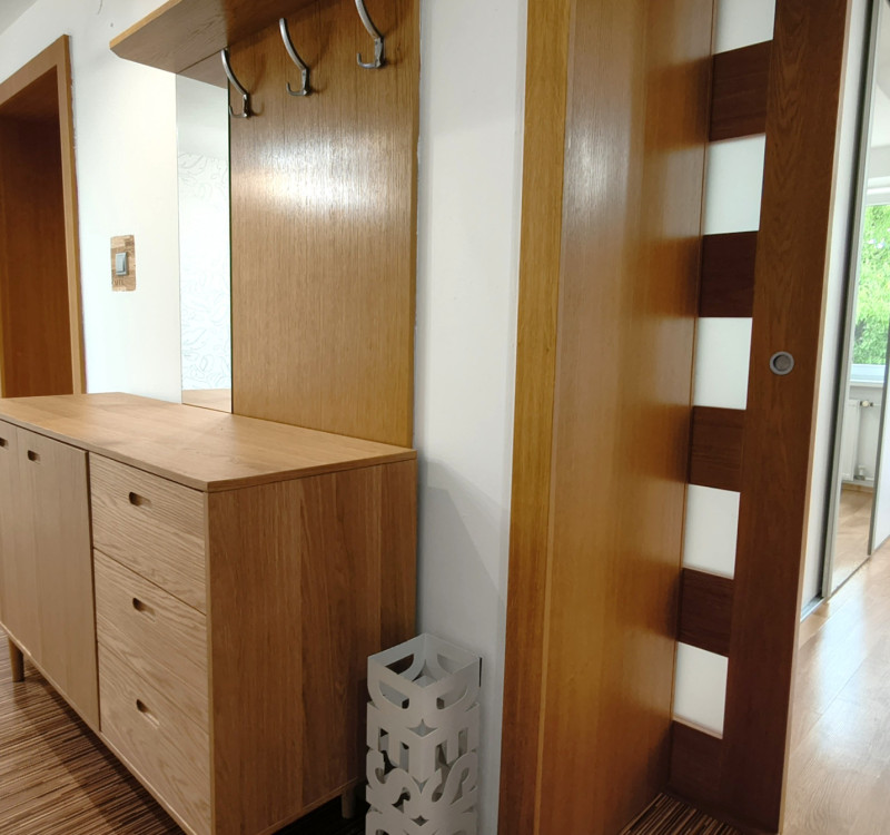 NA PREDAJ – ZREKONŠTRUOVANÝ 2-IZBOVÝ BYT – SÍDL. 1 HUMENNÉ