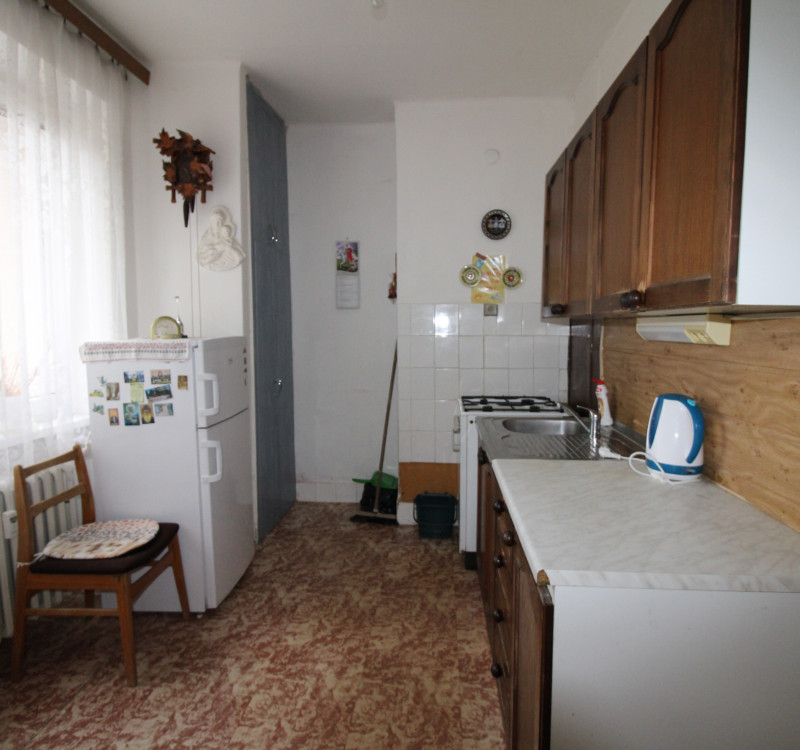 NA PREDAJ - 2 iz. byt s balkónom blízko centra mesta Humenné
